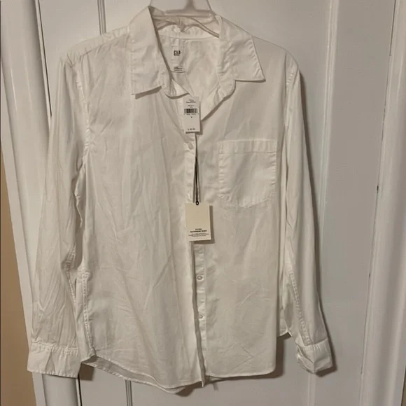 NWT GAP White Casual Button Down Shirt Classic Tailored Fit - Picture 2 of 4